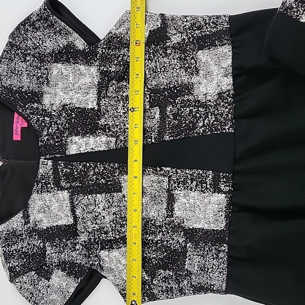 Betsey Johnson Black White Abstract Textured Short Sleeve Fit & Flare Dress - Picture 13 of 16